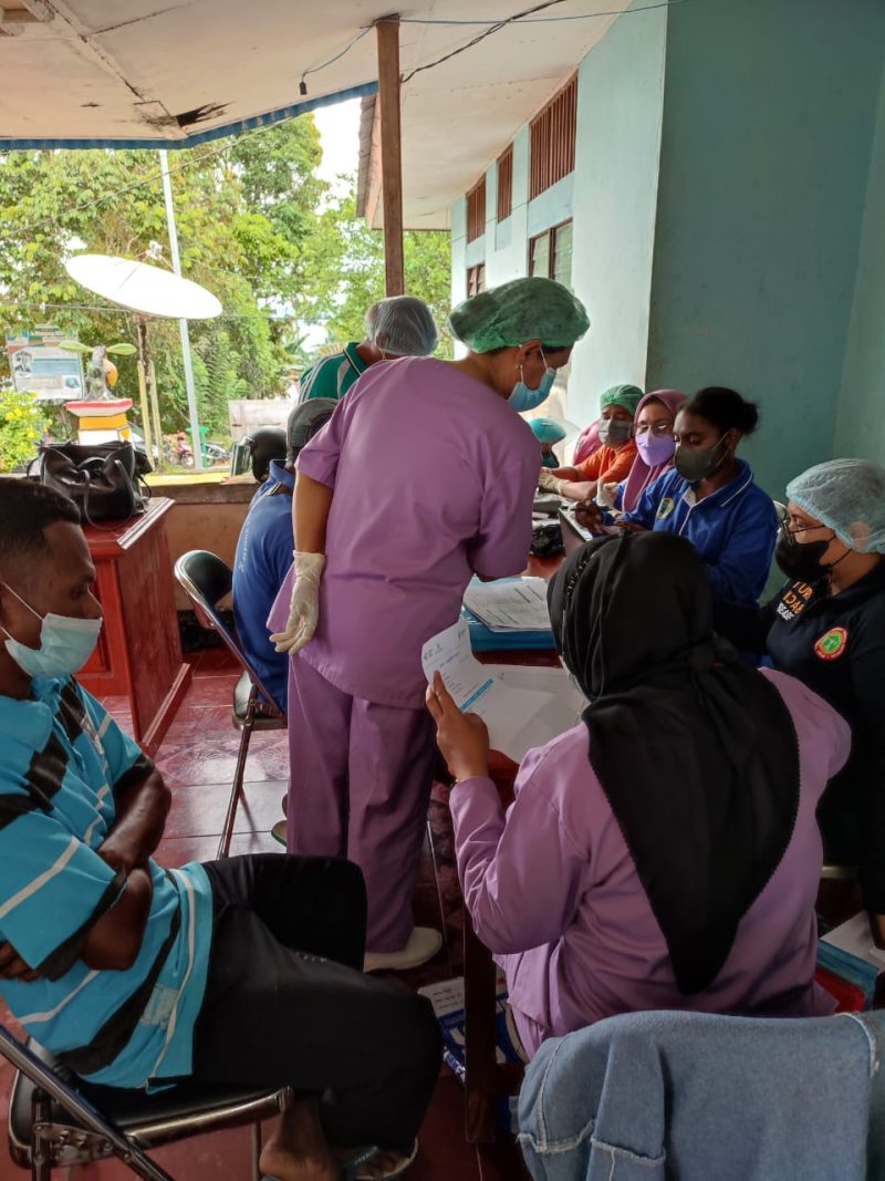 Pemerintah Distrik Fakfak Barat dan Puskesmas Werba telah menggelar Vaksinasi Massal Sebanyak dua kali, (Foto: Istimewa)