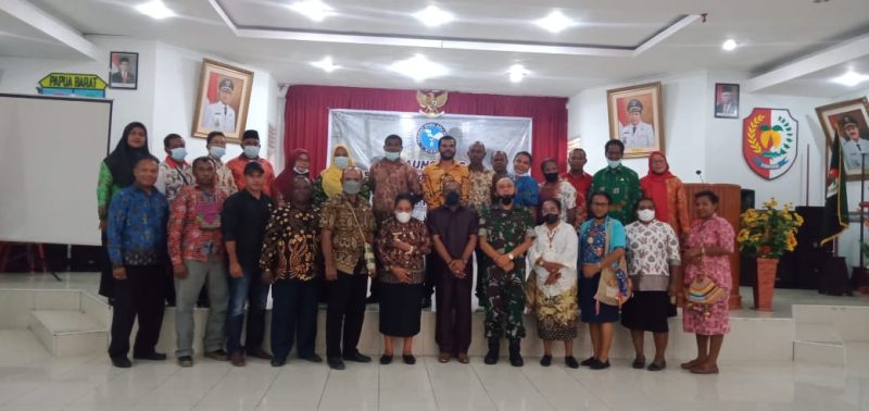 Wakil Bupati Fakfak, Yohana Dina Hindom Melaunching Pembentukan Organisasi Profesi Serikat Guru Asli Papua (SIGAP) Kabupaten Fakfak, (Foto: EM/Istimewa)