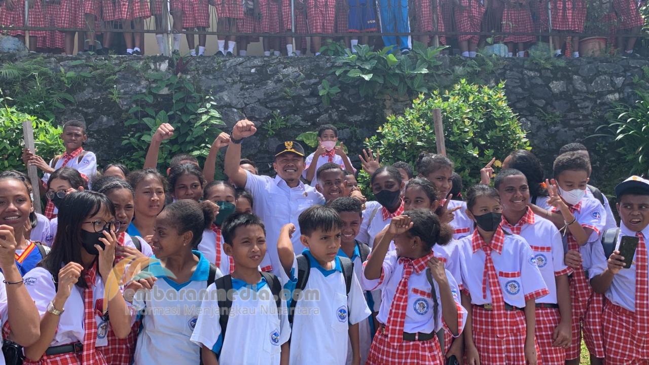 Kunjungi SMP Santo Don Bosco, Bupati Fakfak Minta Siswa/Siswa Tetap Semangat Belajar
