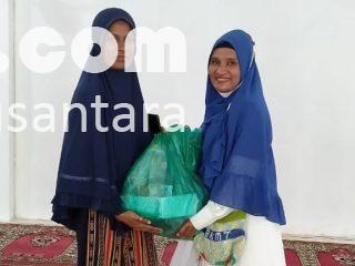 Moment Bulan Ramadhan 1444 H, BKMT Bagikan Paket Sembako Kepada 14 Majelis Taklim Distrik Fakfak