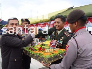 Moment HUT TNI Ke-78, Kapolres Fakfak Berikan Kado Terindah Kepada Danrem 182/JO