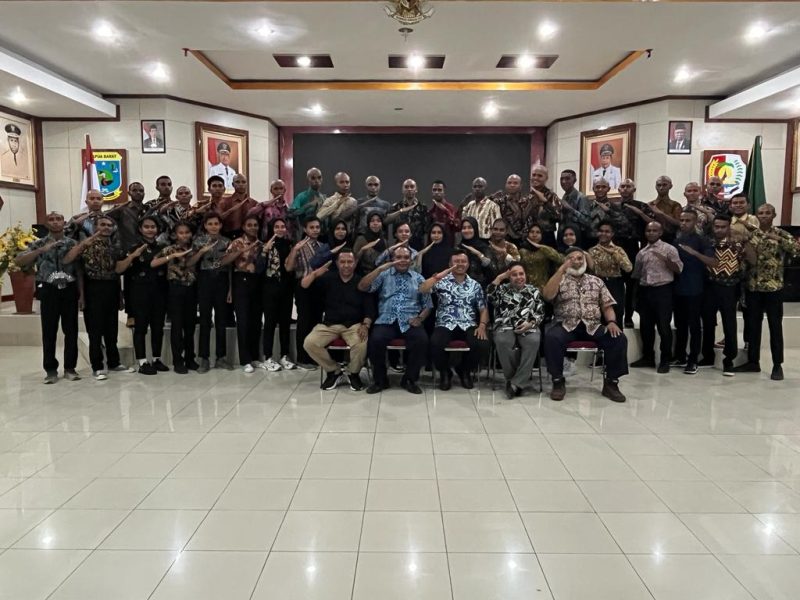 Wujudkan Fakfak Cerdas, Bupati dan Wakil Bupati Melepas 44 Taruna/i Asal Fakfak Ke Poltekbang Jayapura, (Foto: EM/AZT).