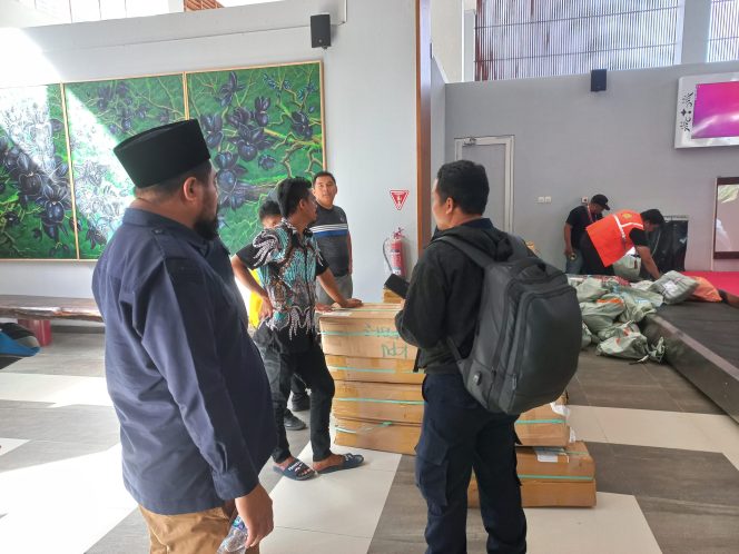 
					Pemilu 2024 Semakin Dekat,  Formulir C. Hasil Salinan DPRD Provinsi Papua Barat Tiba di Fakfak, (Foto: EM/AZT).