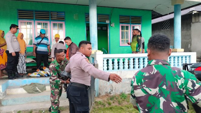
					Angin Puting Beliung Hantam Pemukiman Warga di Kampung Kotam, Aparat Gabungan TNI-POLRI di Terjun Ke Lokasi