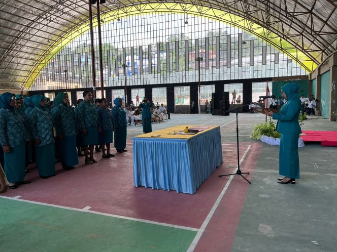 
					Lantik Puluhan Ketua TP PKK Kampung, Sitti Fatimah Bauw Tamsil: Ibu-ibu PKK Harus Terlibat Aktif Dalam Pembangunan, (Foto: EM/ARY)
