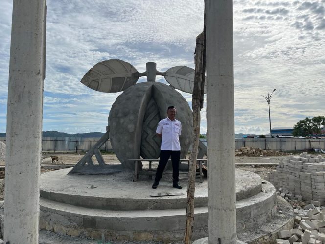 Bupati Fakfak Tinjau Progres Pembangunan Ruang Terbuka Hijau, (Foto: EM/AZT).