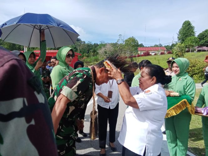 
					Kunker di Fakfak, Pangdam Kasuari dan Rombongan Tiba di Bandara Torea