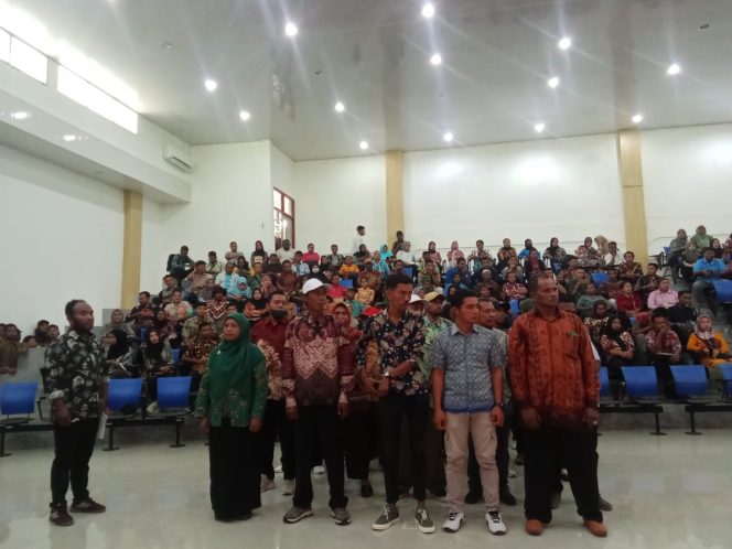 
					Sebanyak 2.114 Petugas KPPS di Kabupaten Fakfak Dilantik, (Foto: EM/Risman Bauw).