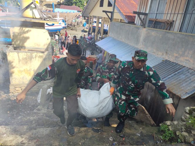 
					Pemerintah Daerah, TNI/Polri dan Masyarakat Gelar Bhakti Sosial Pembersihan Lingkungan Pasar Rakyat