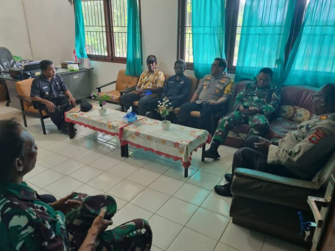 
					Kapolres AKBP Hendriyana dan Dandim 1803/Fakfak Pantau Pleno Rekapitulasi Penghitungan Suara di Tingkat Distrik