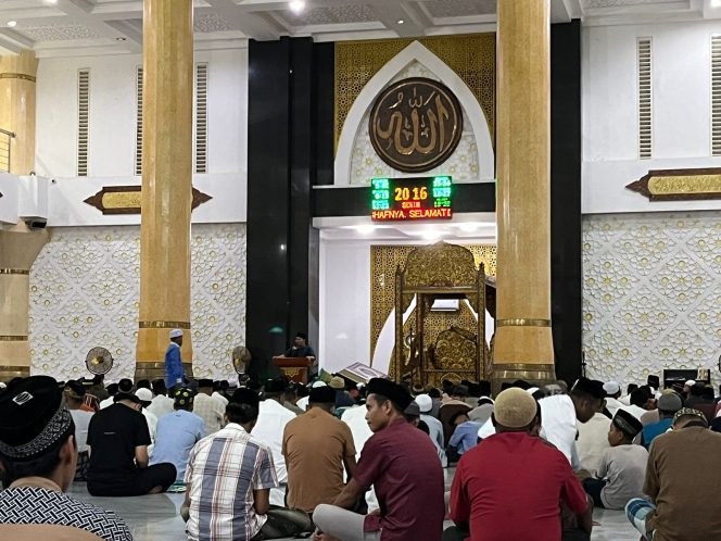 
					Shalat Tarawih Pertama Ramadhan 1445 Hijriah di Masjid Agung Baitul Makmur Fakfak Berjalan Dengan Lancar