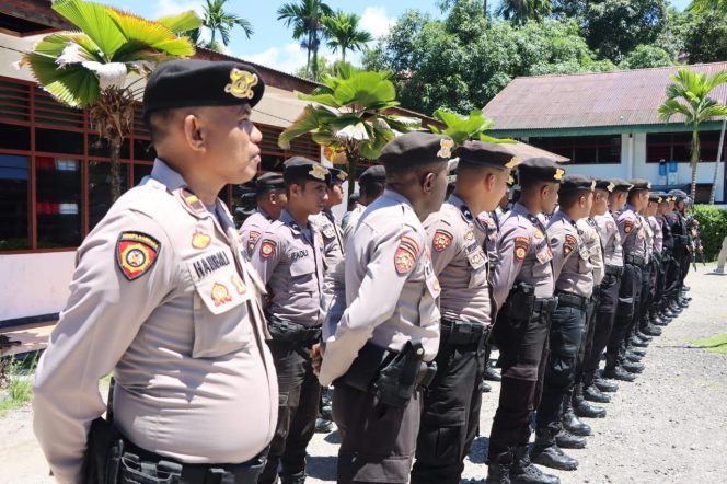 
					Amankan Pleno Rekapitulasi Suara Tingkat Kabupaten Pemilu 2024, Kapolres Fakfak: Kami Kerahkan 305 Personel