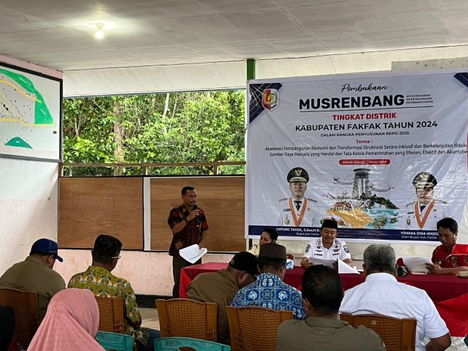 
					Musrenbang Tingkat Distrik Sedang Berjalan, Awal Woretma Harap Masyarakat Dapat Berikan Masukan Terhadap Program Prioritas di Tahun 2025, (Foto: EM/AZT).