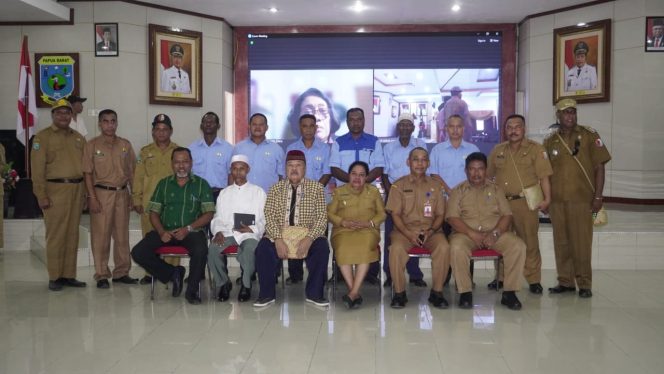 
					Wabup Yohana Hindom Resmi Buka Selter Sekda dan Direktur PDAM Fakfak, Terdapat 4 Orang Ikut Seleksi Sekda, (Foto: EM/RIKKI). 