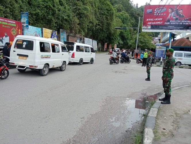
					Ciptakan Situasi Kamtibmas,  Personil Kodim 1803 dan Polres Fakfak Gelar Operasi Ketupat Mansinam 2024