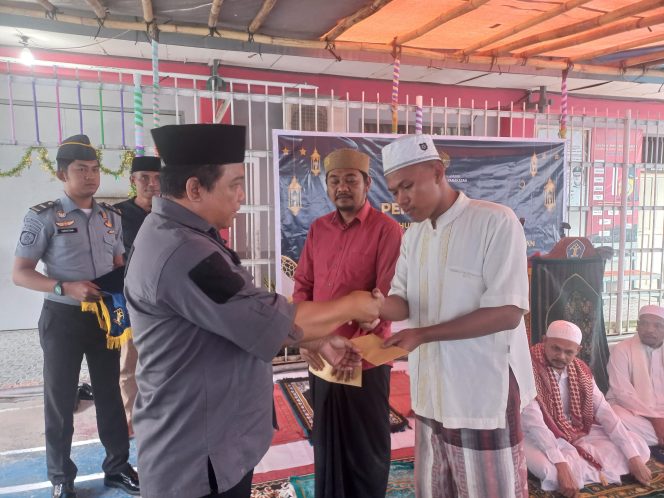 
					Momen Idul Fitri 1445 Hijriah, 43 Warga Binaan Lapas Fakfak Terima Remisi