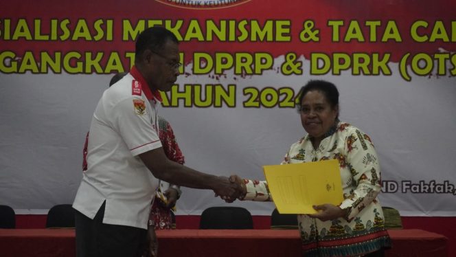 
					Buka Sosialisasi Pengangkatan DPRP dan DPRK Otsus, Ini Harapan Wabup Yohana Hindom