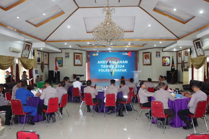 
					Kapolres Fakfak Pimpin Kegiatan Analisa dan Evaluasi Atas Kinerja Pada Kepolisian Resor Fakfak
