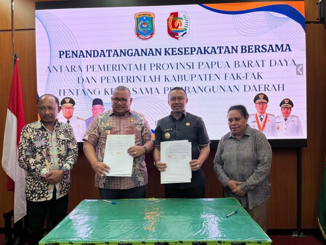 
					Pj. Gubernur Papua Barat Daya dan Bupati Fakfak Teken MoU Tentang Kerjasama Pembangunan Daerah, (Foto: EM/AZT).