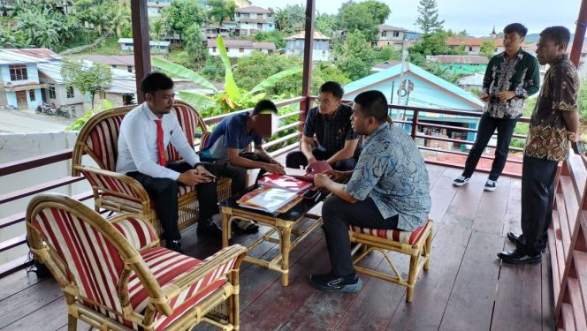 
					Berkas Perkara Tersangka Kasus Ujaran Kebencian di Fakfak Dilimpahkan ke JPU, (Foto: EM/Humas Polres Fakfak).
