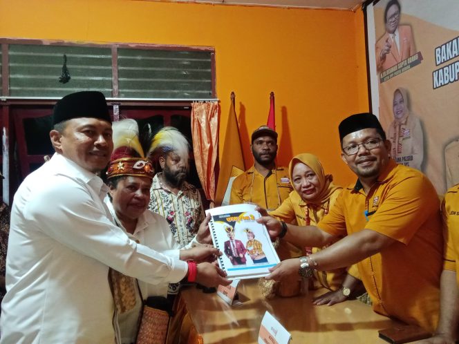 
					Utayoh2 Daftar di Partai Hanura Fakfak, Untung Tamsil: Hujan Berkah Untuk Satu Perahu, (Foto: EM/RBW).