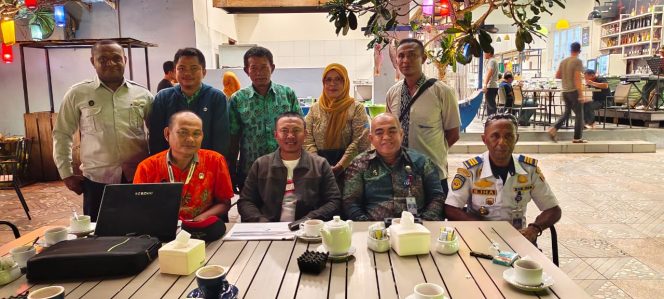 
					Bersama Navigasi Kelas 1 Sorong, Bupati Fakfak Dorong Pengembangan Pelabuhan dan Alur Pelayaran di 3 Wilayah, (Foto: EM/istimewa).