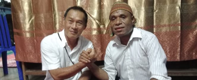 
					Bakal Calon Wakil Bupati Fakfak, Rico Thie (Kiri) bersama Bakal Calon Bupati Fakfak, Emanuel Komber (Kanan). 