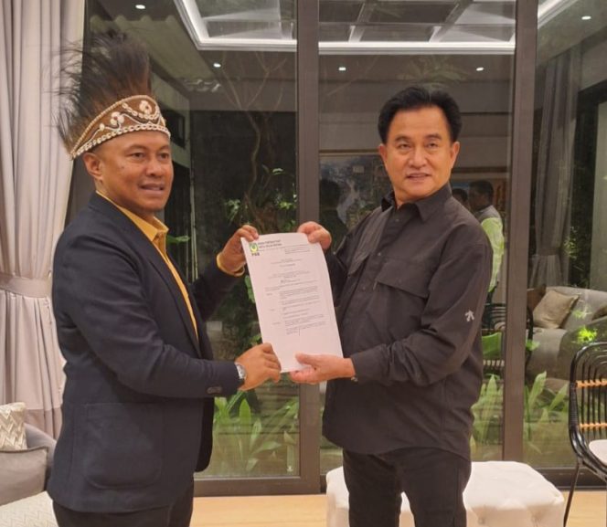 
					DPP PBB Resmi Keluarkan Rekomendasi Dukung Utayoh2 di Pilkada Fakfak 2024, (Foto: EM/ARY).