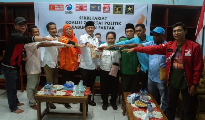 
					Silahturahmi Bersama 7 Parpol Non Seat, Sinyal Kuat Dukungan Utayoh2 di Pilkada Fakfak 2024, (Foto: EM/FP).