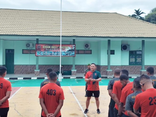 
					Tingkatkan Kemampuan Fisik Prajurit, Anggota Kodim 1803/Fakfak Laksanakan Pembinaan Jasmani