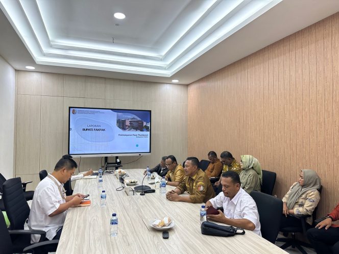 
					Bupati Fakfak Sambangi Kementerian PUPR Dorong Realisasi Pasar Thumburuni, Tahun Ini Tetap Dirampungkan, (Foto: EM/DPU).