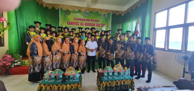 
					Hadiri Wisuda Tahfidz Al-Quran MI Muhammadiyah Fakfak, Bupati Untung Tamsil Sampaikan Ini, (Foto: EM/Prokopim Setda Fakfak).