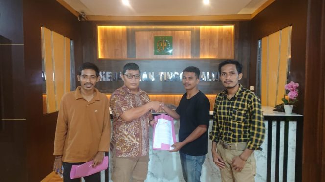 
					Dugaan Kasus Korupsi Ruas Jalan Lingkar Manipa, Permanusa Gelar Aksi Demo Depan Kantor Kejati Maluku