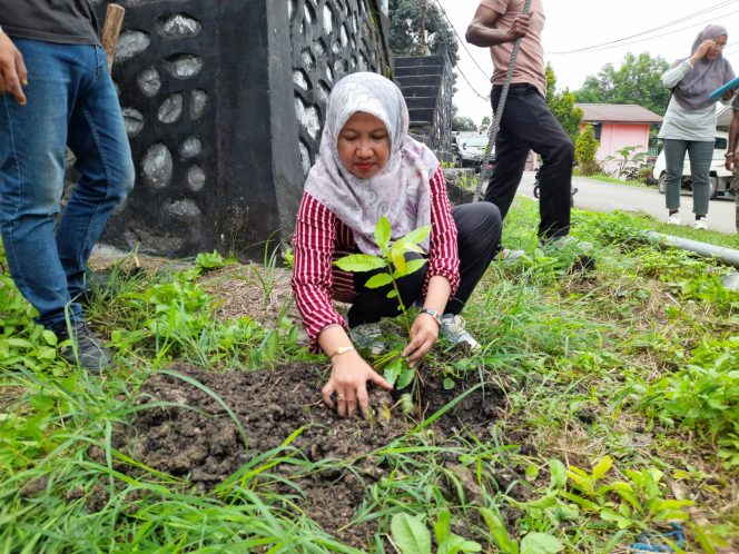 
					RRI Fakfak Komit Majukan Program Gerakan Tanam Kebun