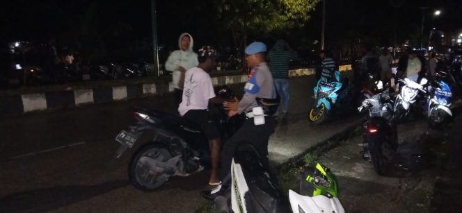 
					Polisi Rutin Laksanakan Patroli Cipkon Malming Guna Antisipasi gangguan Kamtibmas di Kabupaten Fakfak