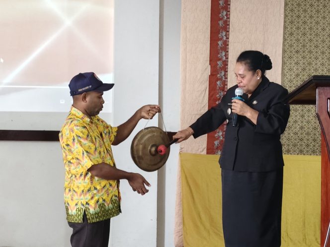 
					Wakil Bupati Yohana Hindom Resmi Tutup Sosialisasi Seleksi Anggota DPRK Otsus FAKFAK, Begini Harapannya