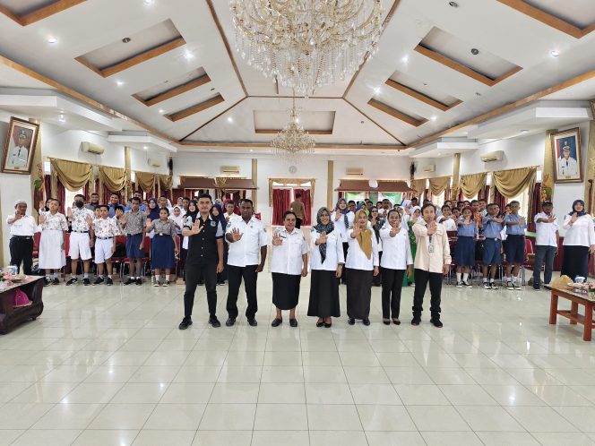
					Hari Anak Nasional, Pemkab Fakfak Gelar Sosialiasi Cegah Kekerasan Terhadap Anak, Wabup YDH Sampaikan Ini