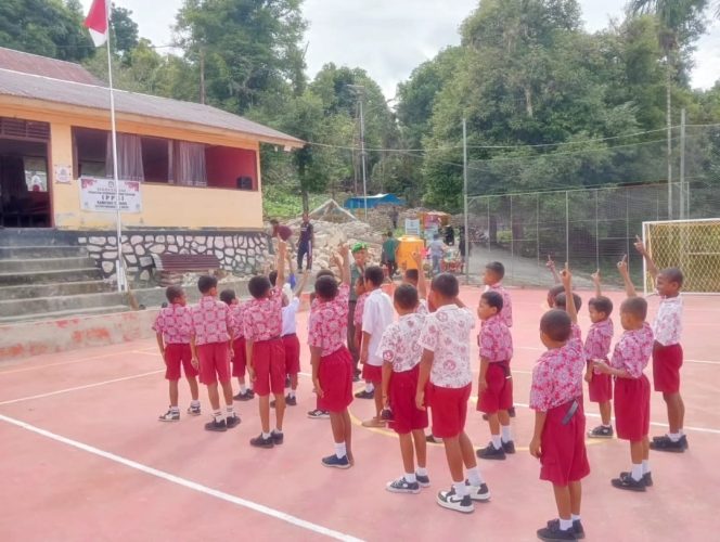 
					Bentuk Karakter dan Pribadi yang Handal, Babinsa di Fakfak Beri Materi Kedisiplinan dan Etika kepada Siswa SD Inpres Tanama
