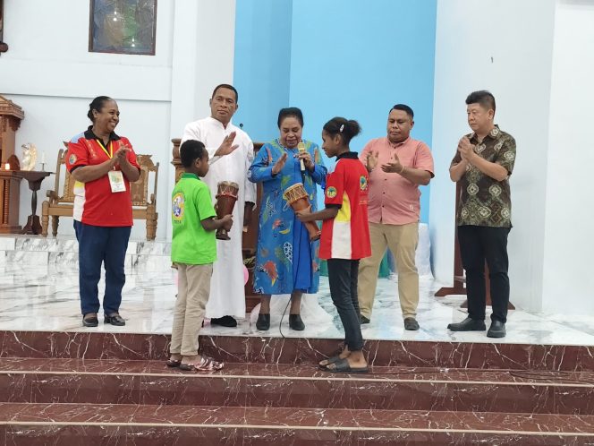 
					Buka Temu Serikat Kepausan Anak dan Remaja se- TPW Fakfak, Yohana Hindom Beri Pesan Ini
