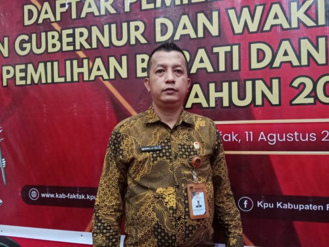
					Ketua KPU Kabupaten Fakfak Hendra J. C. Talla, (Foto: EM/RBW).