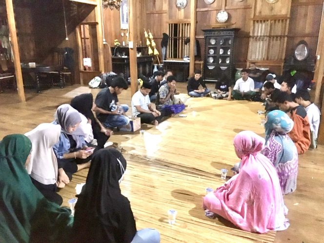 
					Yasinan Kebangsaan PMII Kota Ambon Peringati HUT RI Ke- 79 Tahun di Rumah Adat Kota Palembang