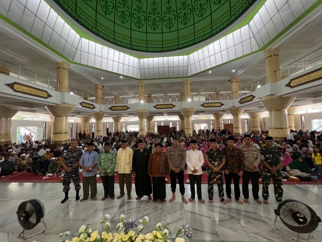 
					Jelang Pilkada 2024, Polres Fakfak Gelar Tabligh Akbar dan Deklarasi Pilkada Damai 2024 di Masjid Agung Baitul Makmur