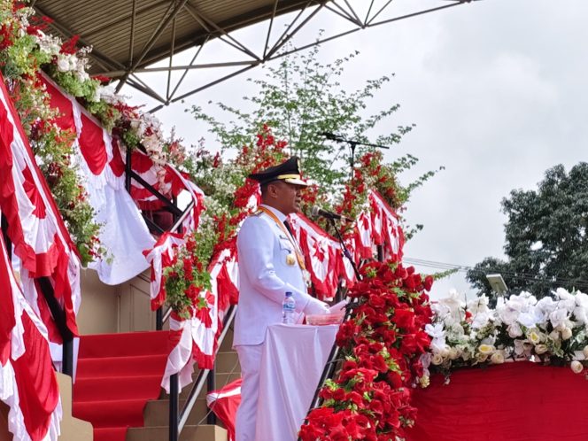 
					Bupati Fakfak Untung Tamsil Pimpin Upacara HUT RI ke- 79 Tahun, (Foto: EM/Rikki).