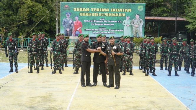 
					Danrem 182/JO: Kolonel Inf Aswin Kartawijaya Pimpin Sertijab Dandim 1812/Pegaf, (Foto: EM/Panrem 182/JO).