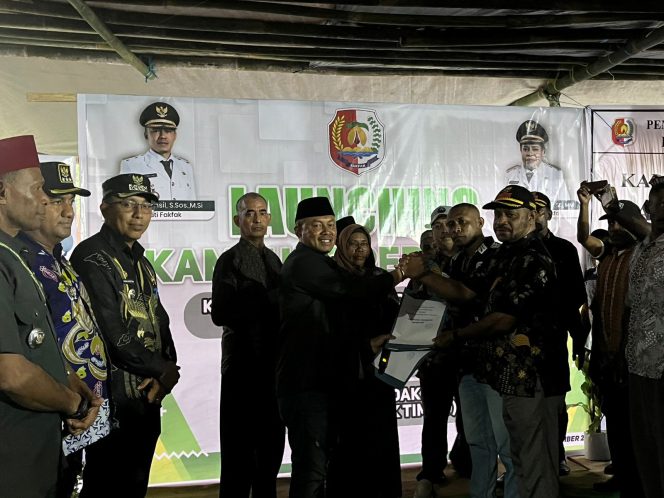 
					Bupati dan Wakil Bupati Fakfak Kembali Launching 6 Kampung Persiapan di 3 Distrik, (Foto: EM/AZT).