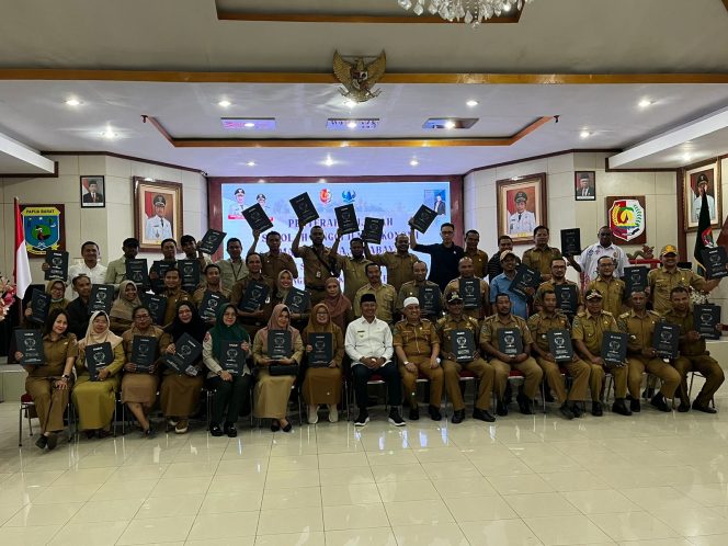 
					Bupati Fakfak Serahkan Ijazah Program Magister Manajemen ke 57 Mahasiswa STIE Mahardika Surabaya Angakatan 1, (Foto: EM/AZT).