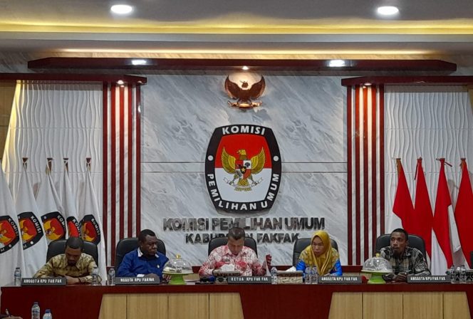 
					Pilkada Fakfak 2024: KPU Tetapkan Dua Paslon Cabup-Cawabup, (Foto: EM/Risman Bauw).