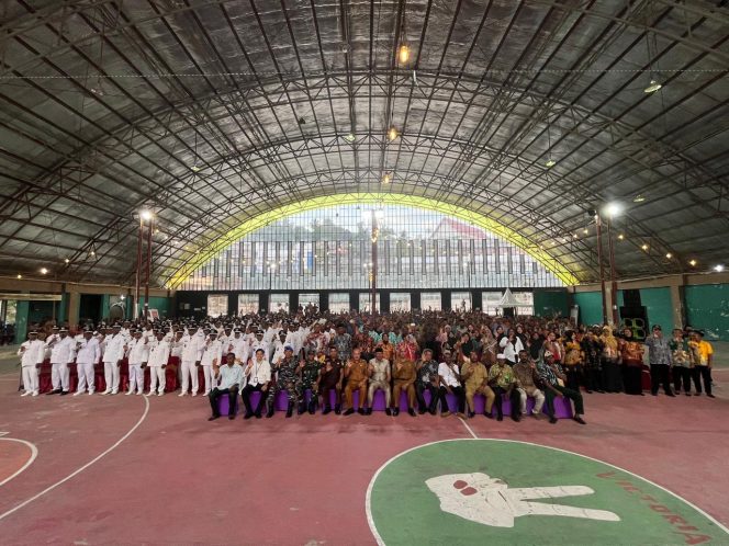 
					Bupati Fakfak Kukuhkan Perpanjangan Masa Jabatan Ratusan Kepala Kampung dan Baperkam, (Foto: EM/AZT).