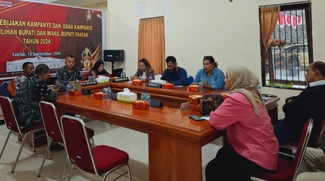 
					KPU Kabupaten Fakfak Gelar Sosialisasi Kebijakan Kampanye dan Dana Kampanye