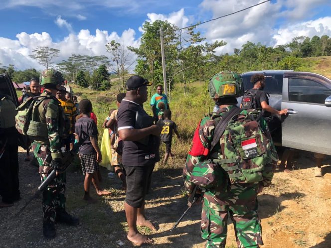 
					Sinergitas Polres Bintuni & Satgas Yonif 642/KPS Jemput DPO Pembunuhan Tahun 2022, Danrem 182/JO Beri Apresiasi, (EM/Panrem 182/JO).